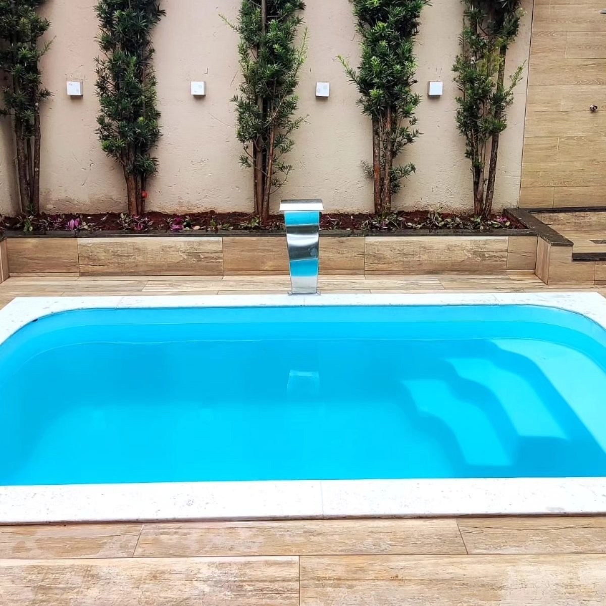 Piscina de fibra Kisol instalada pela Império Piscinas em Uberlândia